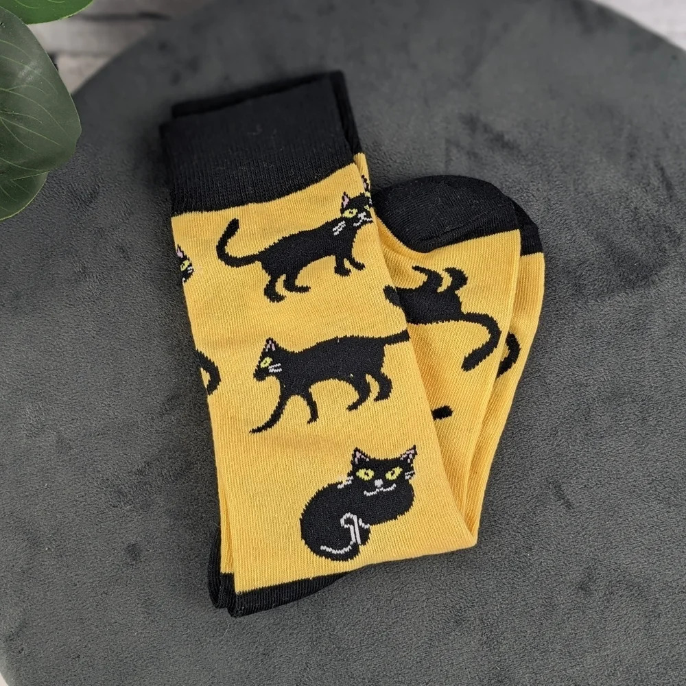 Yellow and black cat socks - Picture 2 of 5